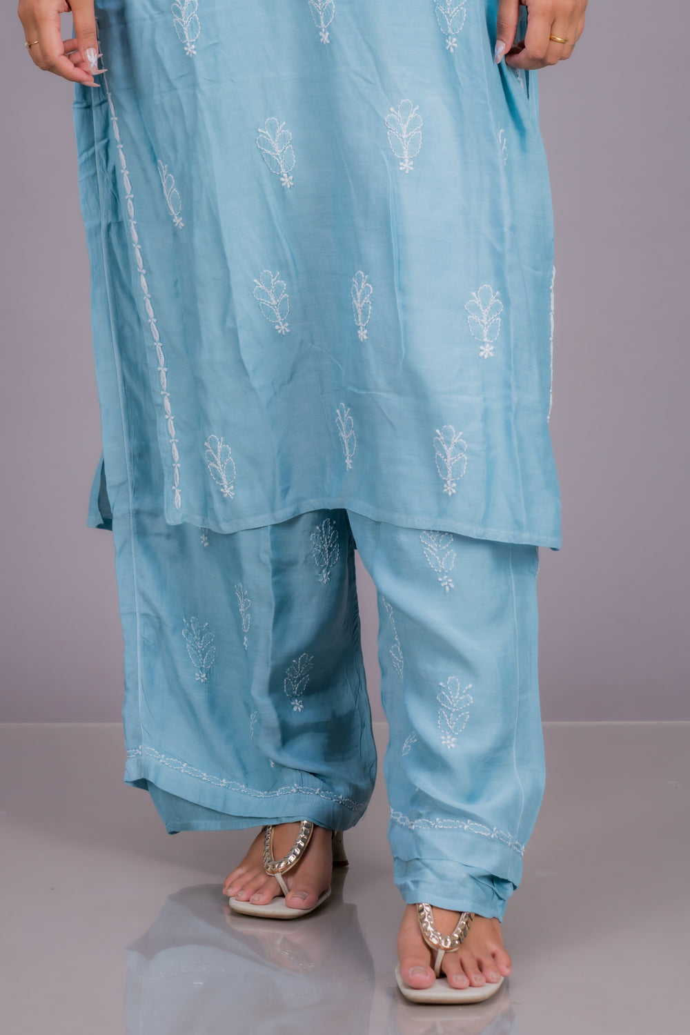 MUSLIN KURTA SET(WHITE THREAD)