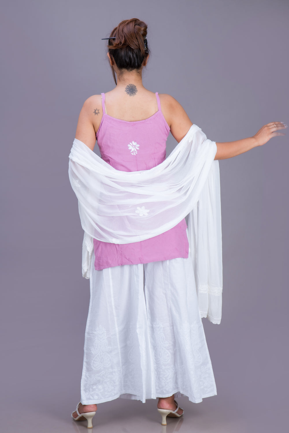 COTTON SHORT NOODLE TOP (WHITE THREAD)